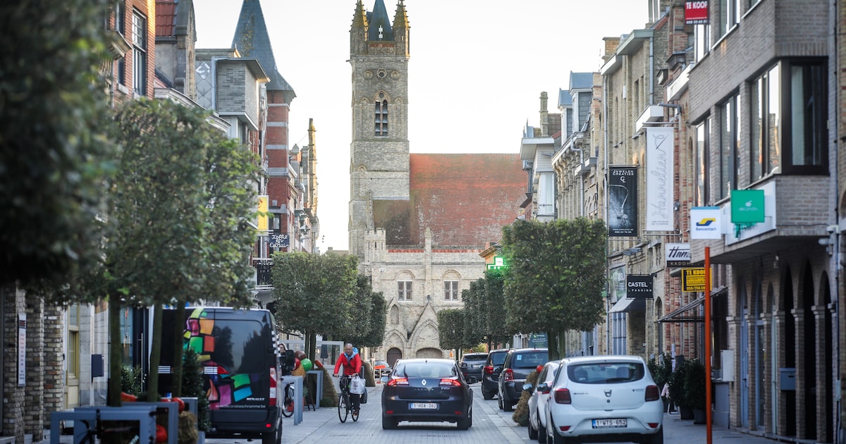 Zomerse sfeer op komst: Marktstraat en Oostendestraat tijdelijk afgesloten voor decoratiewerken