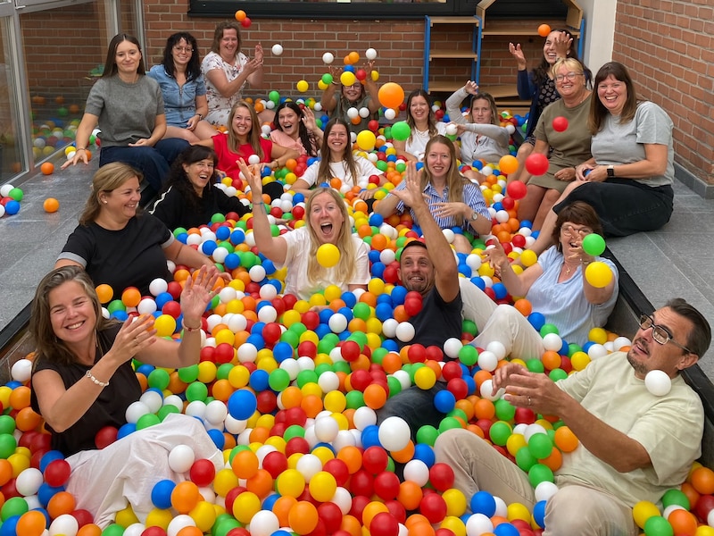 Alle 12.500 balletjes van ballenbad in Gemeenteschool Sint-Denijs werden gewassen