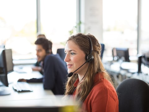 Vanaf 2026 is je energieleverancier verplicht om je telefonisch te woord te staan, ongeacht het contract dat je afsloot: beïnvloedt dit de kosten?