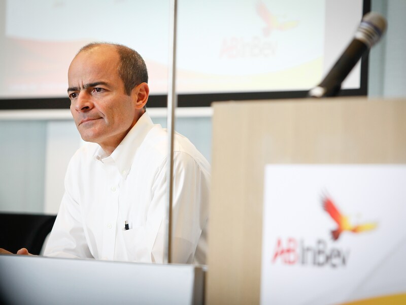 CEO Carlos Brito krijgt een bonuspakket van 135 miljoen euro.