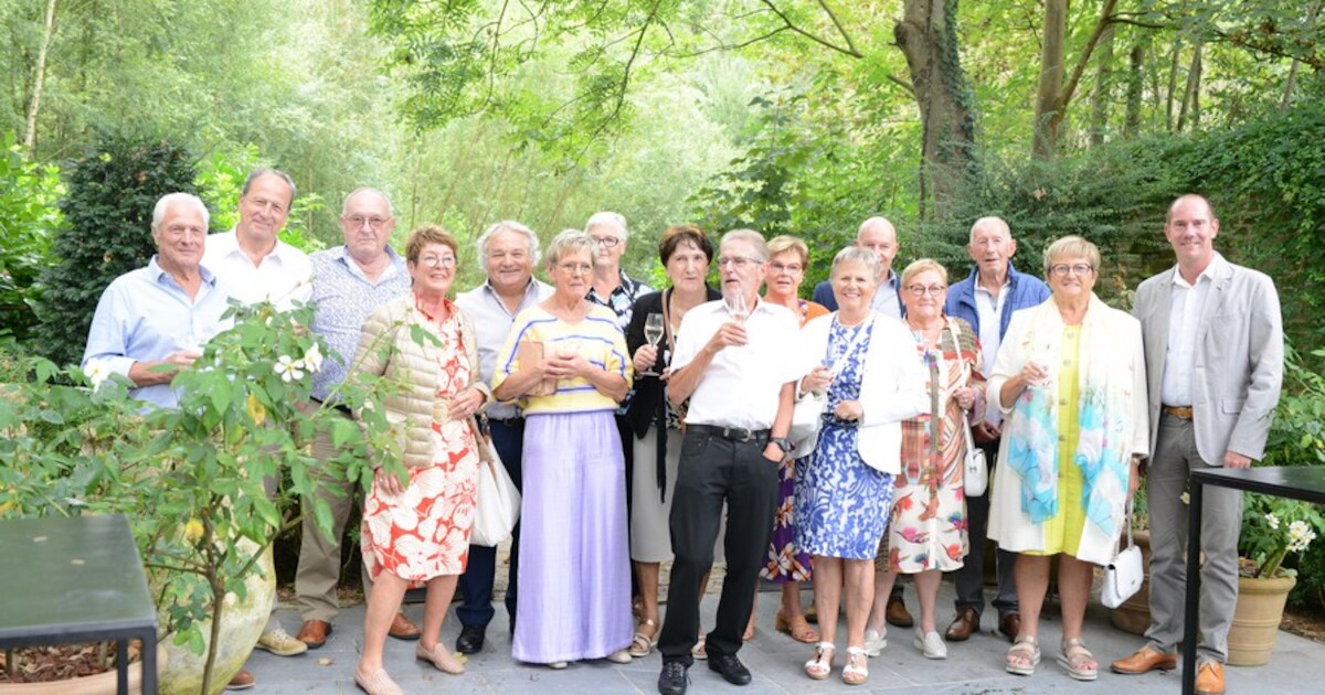 75-jarigen van Adegem vieren samen hun verjaardag | Maldegem | HLN.be