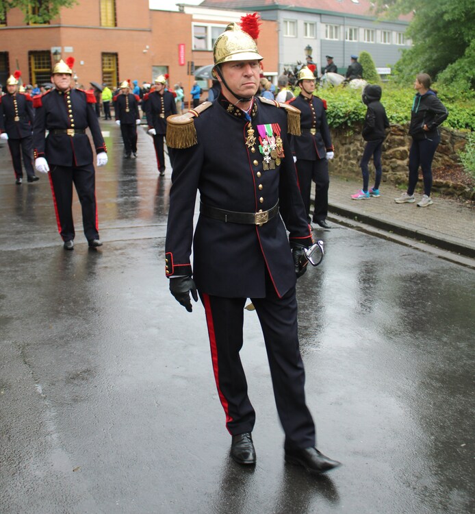 De felle regen kan de Fiertelbedevaarders niet deren: Sint ...
