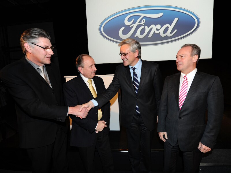 Peeters op bezoek in de Genkse Ford-vestiging.
