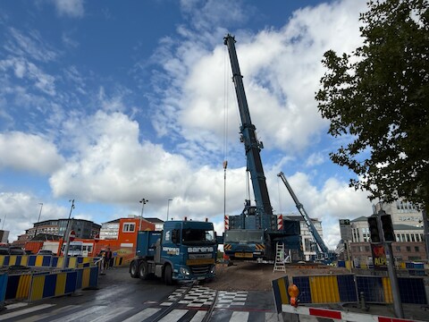 Plaatsing van de nieuwe brug aan het Saincteletteplein.