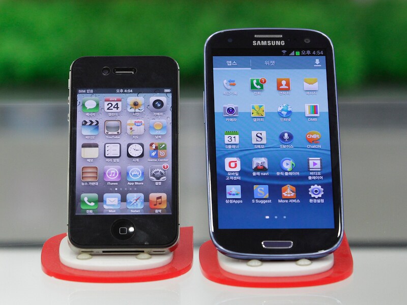 Een iPhone 4S en een Galaxy SIII.