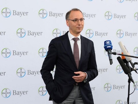 Bayer CEO Werner Baumann vandaag tijdens een persconferentie over het overnameplan.