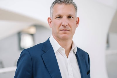 Nestlé-CEO biedt in filmpje excuses aan voor terugroeping van zuigelingenmelk