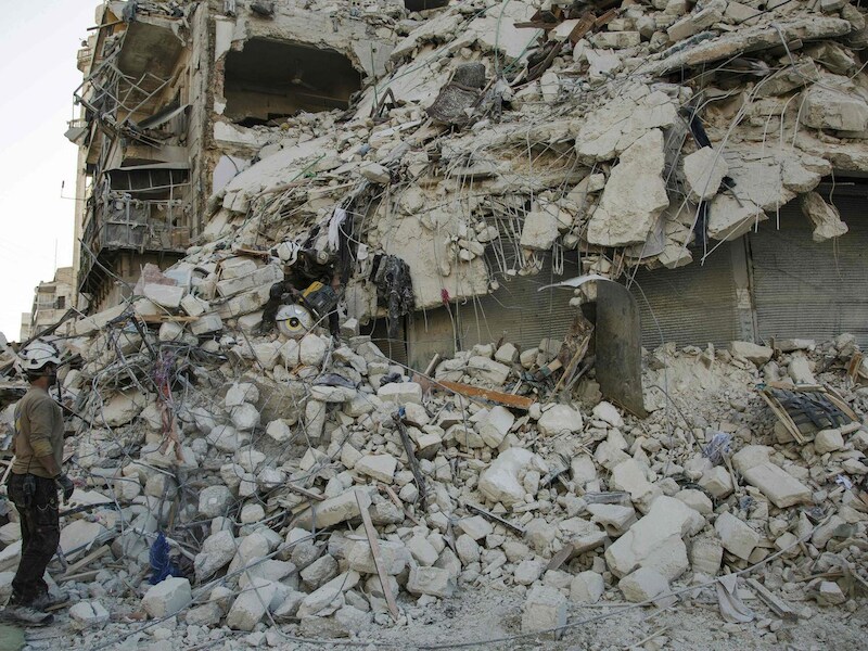 Restanten van gebombardeerde gebouwen in Aleppo, ter illustratie.
