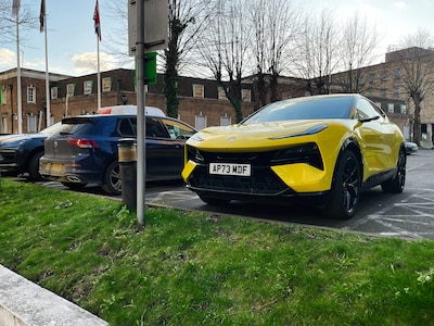 “Sportwagenfabrikant Lotus schrapt 550 banen op hoofdkantoor”