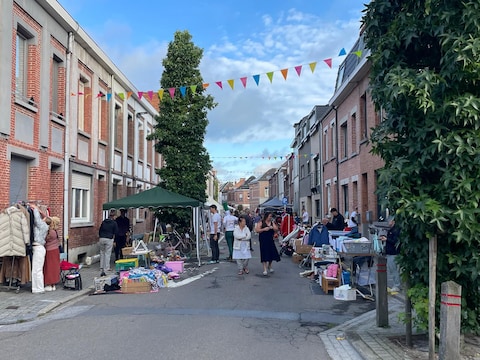 Rommelmarkt in Pareipoelstraat groeit uit tot groot buurtfeest met meer straten en school Victor Van de Walle
