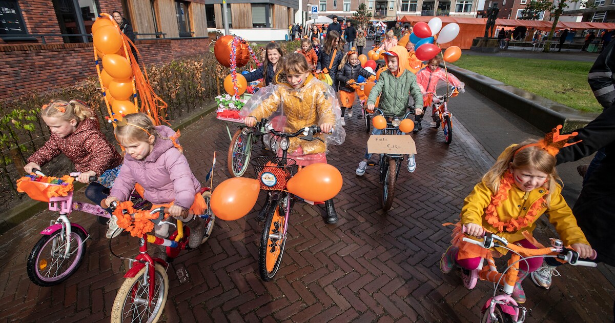 Fietsoptochten en spelletjes tijdens Koningsdag in gemeente Zundert