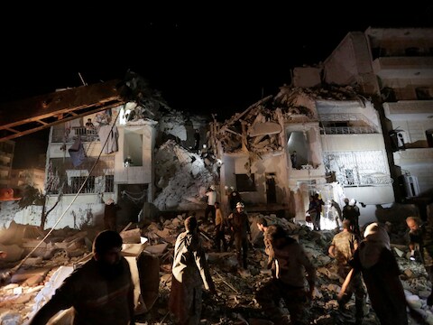 Maandagavond werd het ziekenhuis in de Noord-Syrische stad Idlib na verschillende luchtaanvallen vernietigd. Daarbij vielen minstens 24 burgerslachtoffers.