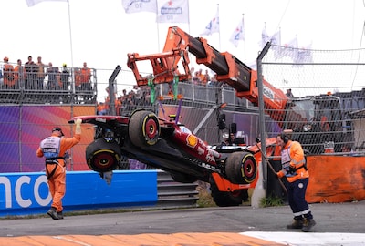 Rampdag voor Ferrari in Zandvoort: Hamilton knalt in de muur en Leclerc wordt van de baan gereden door Antonelli