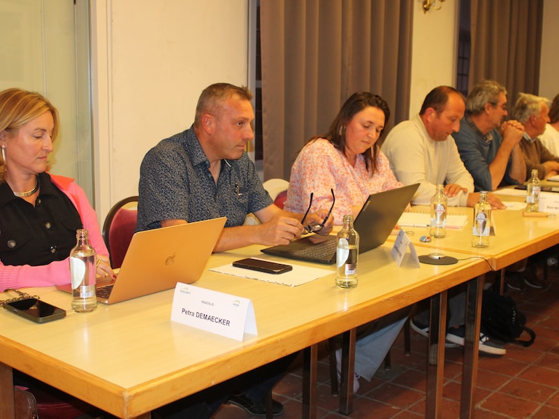 Oppositiefractie STEM telt zes raadsleden. 