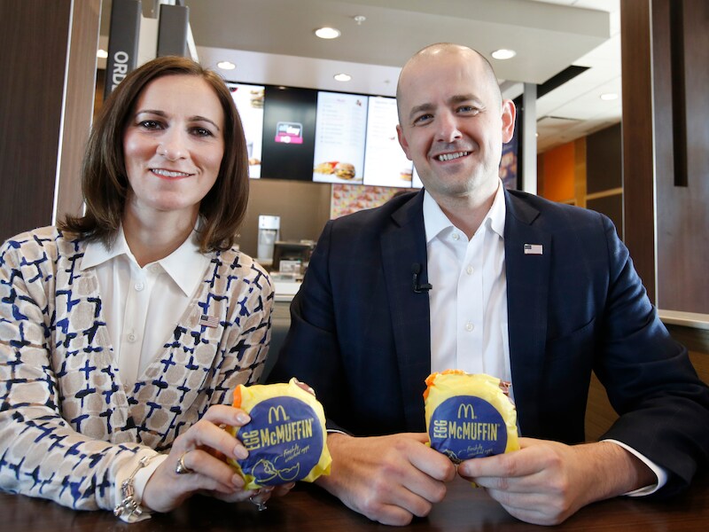 Evan McMullin, rechts op de foto.