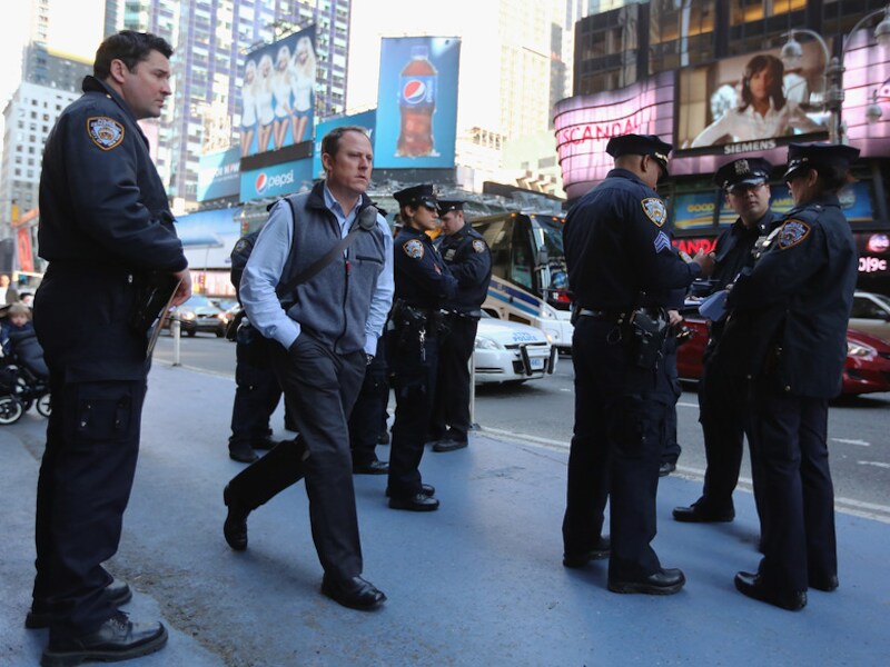 Op en rond Times Square stroomde de NYPD snel toe na de aanslagen in Boston.
