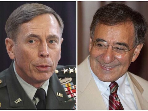 David Petraeus en Leon Panetta (r).