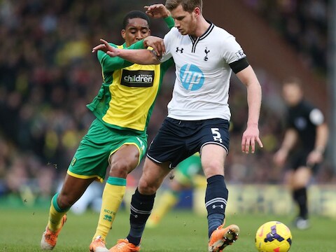 Vertonghen in duel met Leroy Fer van Norwich.