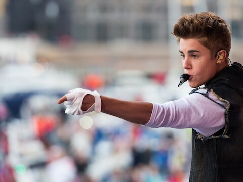Justin Bieber is sinds zijn eerste hit 'Baby' ontzettend populair. In Oslo veroorzaakte hij nog een massagekte waarbij 49 meisjes gewond raakten.