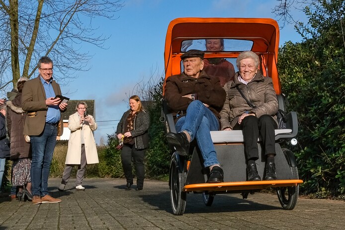 Na kinder- en bakfietsen nu ook elektrische riksja te huur in ...