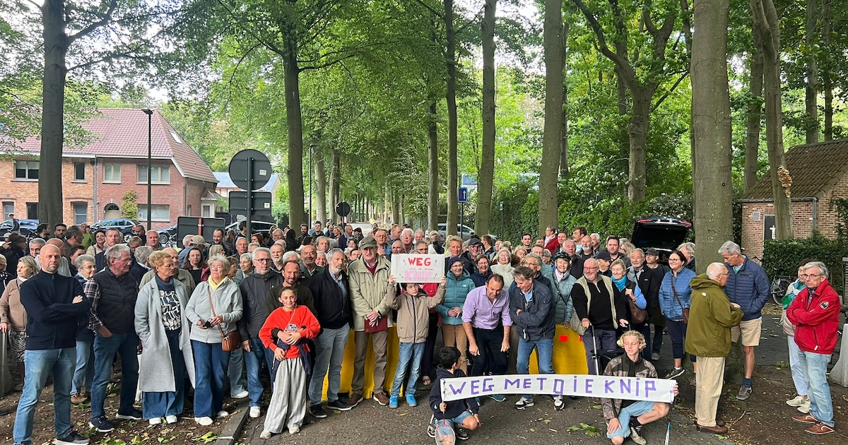 Bewoners Sint-Kruis komen op straat tegen ‘knip’ in hun wijk: “Tijdverlies, gevaarlijk én risico op