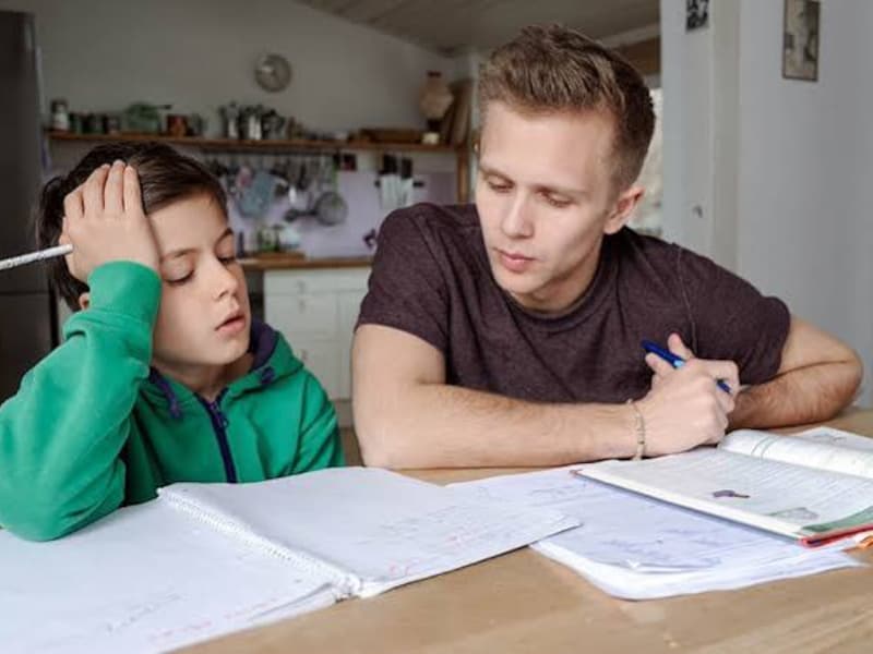Rode Kruis zoekt huiswerkbegeleiders voor kinderen in Lennik en Gooik: “Je kunt een onmisbare brug zijn”