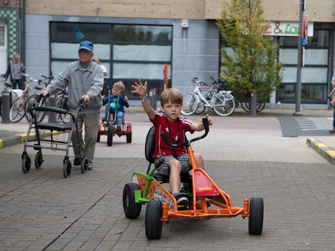 Kinderen kunnen zich uitleven op gocarts.