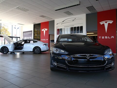 Twee Tesla Model S auto's.