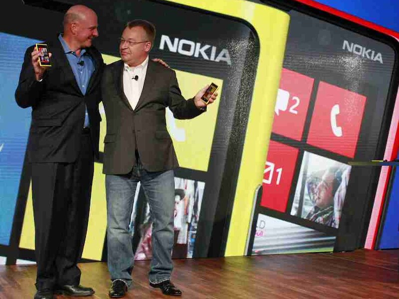 Microsoft-ceo Steve Ballmer en Nokia-ceo Stephen Elop op een Windows Phone 8-evenement.