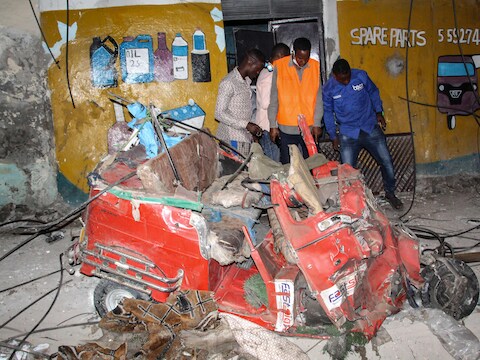 Een beeld van een eerdere aanslag door terreurgroep Al-Shabaab in de hoofdstad Mogadishu.