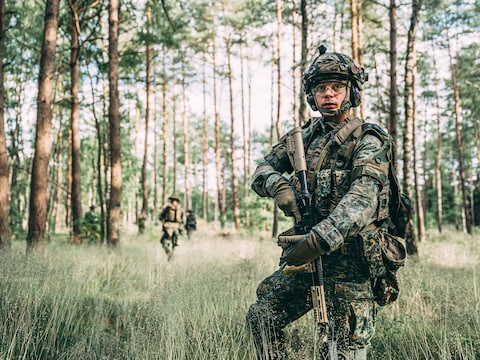 Militaire oefening op terrein Braberg: Defensie test communicatiesystemen tijdens vierdaagse oefening in Dessel