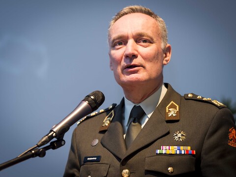Stafchef van het Nederlandse leger Tom Middendorp.