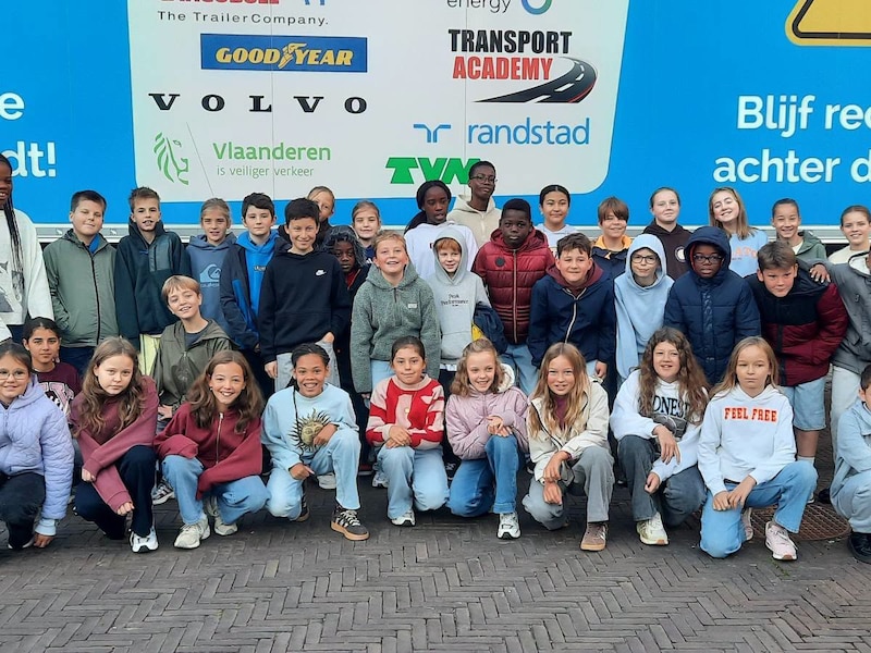Met deze praktijkgerichte verkeerslessen hopen de organisatoren en de school de leerlingen nog bewuster te maken van de risico's in het verkeer, zodat ze zich als fietser of voetganger veiliger kunnen verplaatsen.