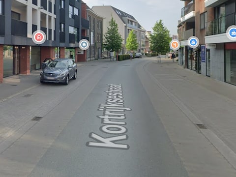 De aanrijding vond plaats in de Kortrijksestraat in Oostkamp.