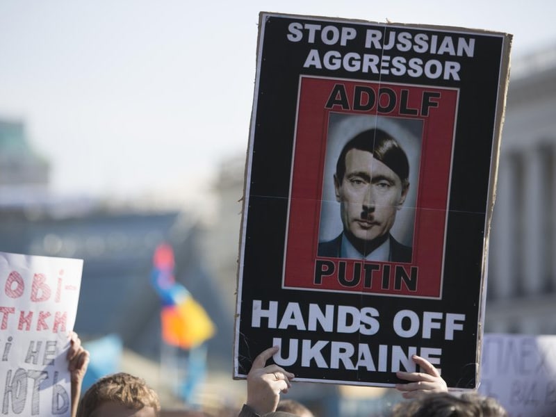 Oekraïense nationalisten trokken gisteren de straat op om te protesteren tegen de Russische invasie.