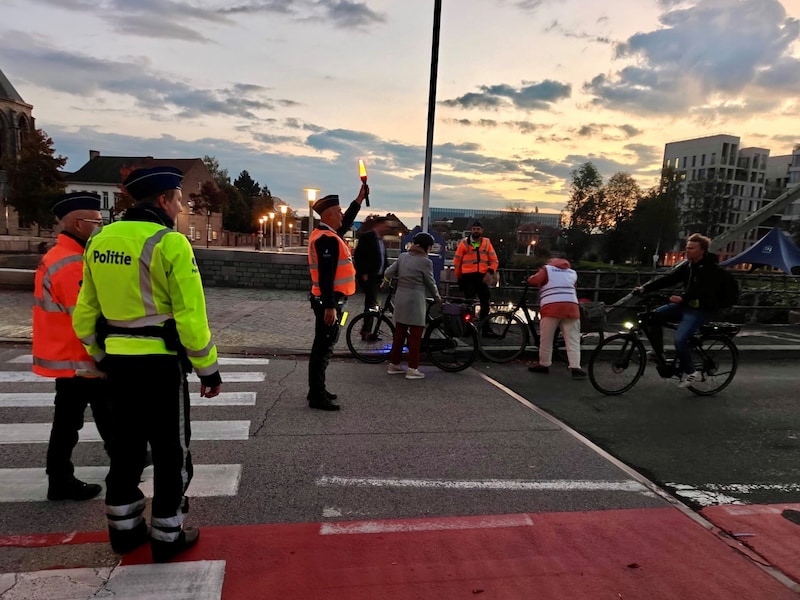 Actie in de Tolpoortstraat.