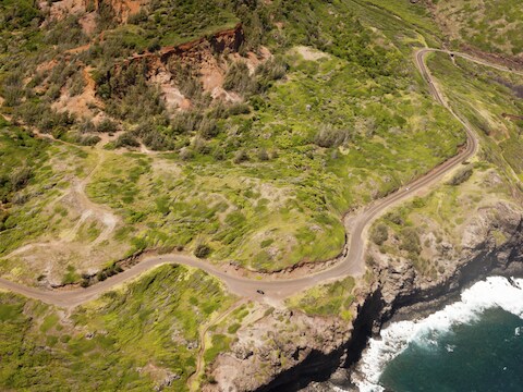 De beruchte Kahekili Highway op het eiland Maui
