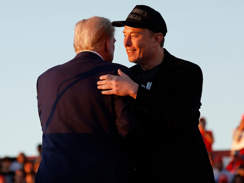 Trump en Musk, na hun eerste openbare verschijning samen, in  Butler, Pennsylvania. 