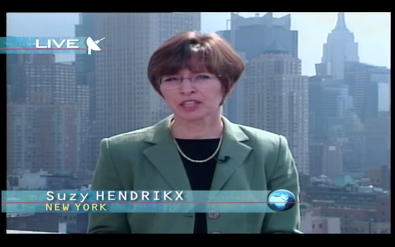 Suzy Hendrikx als verslaggeefster voor VTM NIEUWS in september 2001, na de aanslagen op de WTC-torens.
