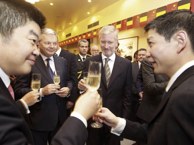 Feng Jun, Didier Reynders, prins Filip en de Chinese ambassadeur Liao Lqiang.