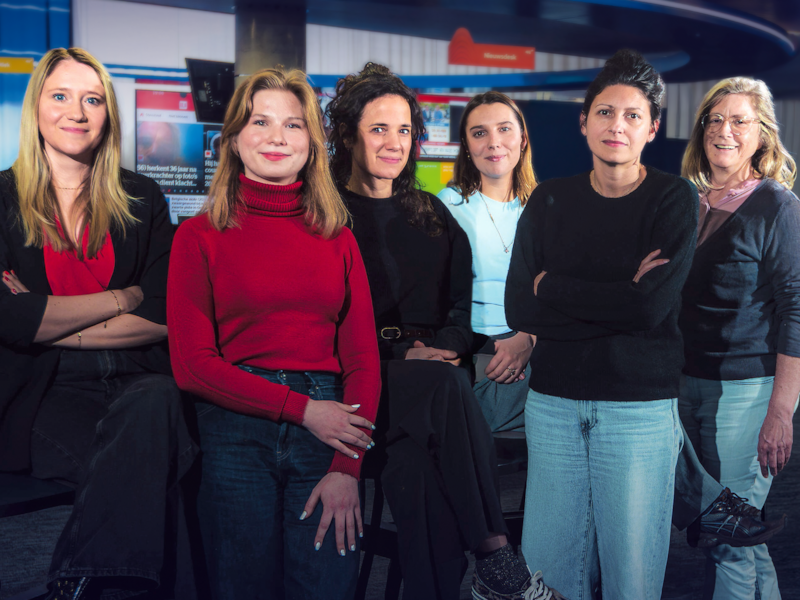 HLN-journalisten Esther De Leebeeck, Anna Strauwen, Isolde Van den Eynde, Annabel Lucas, Inge Bosschaerts en Ingrid De Vos.