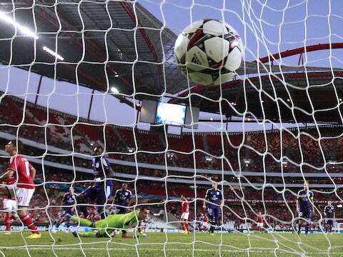 Proto gaat na drie minuten in de fout en ziet hoe Djuricic de 1-0 binnenwerkt.