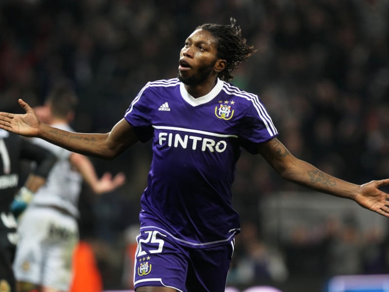 Op Twitter passeerden enkele racistische tweets over Anderlecht-speler Dieumerci Mbokani, naar aanleiding van zijn winst van de Gouden Schoen.