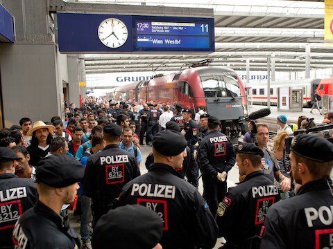 Steeds meer vluchtelingen proberen via Oostenrijk Duitsland te bereiken.