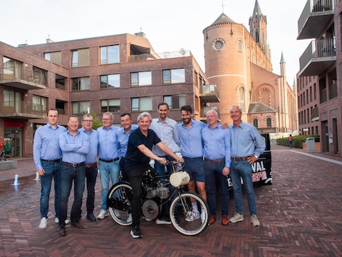 Wielerclub Wetthra  met Renaat Schotte op de Derny.