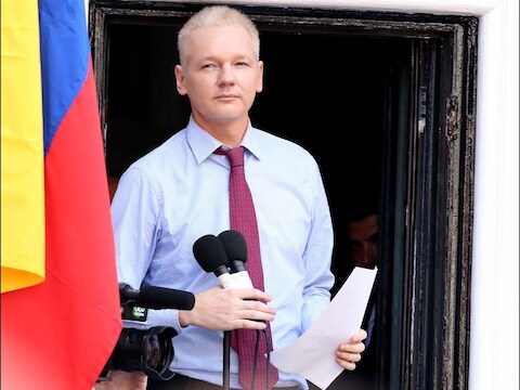 Assange leeft al twee jaar in de ambassade van Ecuador.
