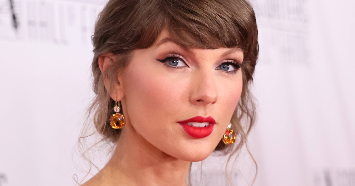 Taylor Swift pronkt met gigantische trouwring tijdens optreden (en fans ...
