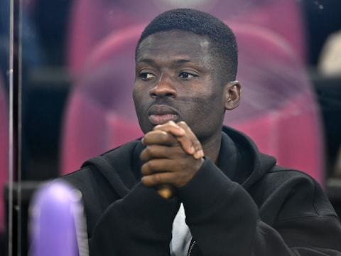 LIVE. Met Anderlecht-nieuwkomer Romeo Amane meteen aan aftrap en Lucca Brughmans tussen palen bij Genk? Ontdek de verwachte opstellingen