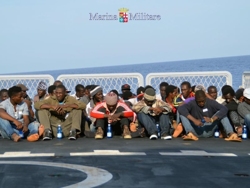 Vluchtelingen die gered zijn bij het eiland Lampedusa.