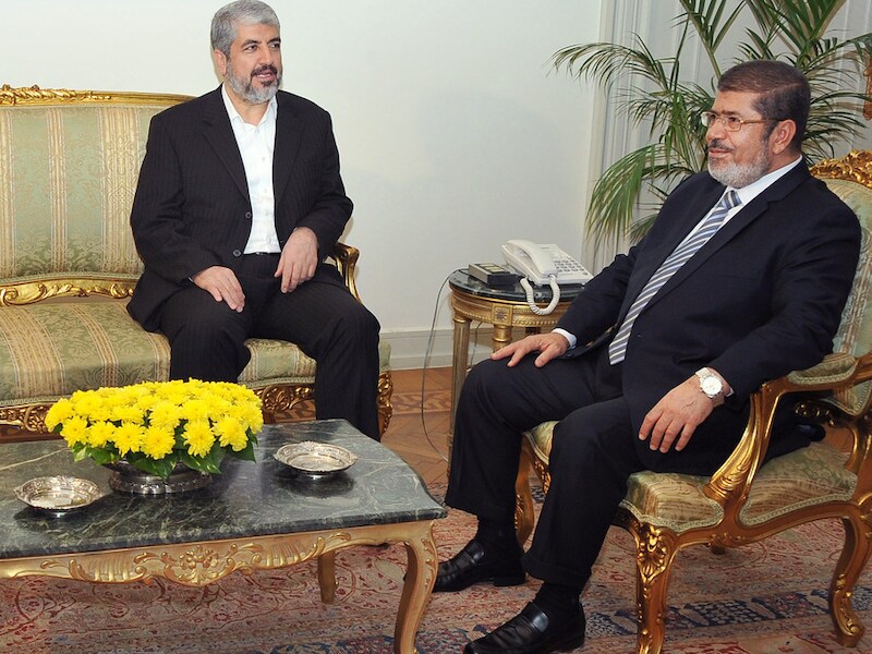 Hamas-leider Khaled Mashaal met de Egyptische president Mursi.